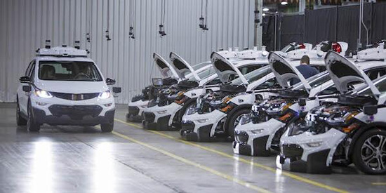 通用汽车首批130辆自动驾驶版雪佛兰Bolt纯电动车下线