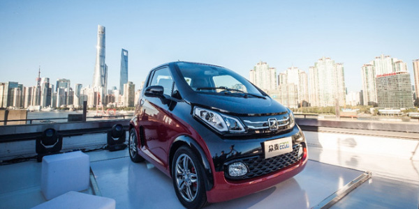 众泰E200获“中国大学生喜爱的新能源汽车奖”
